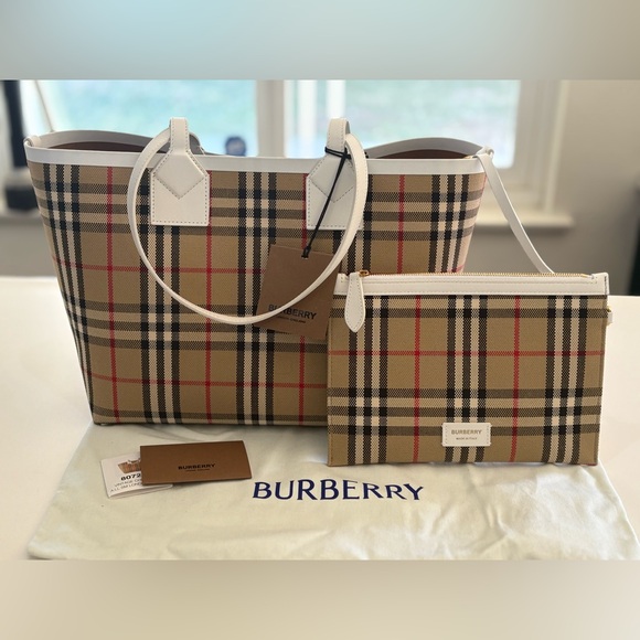 Burberry Handbags - NEW AUTHENTIC BURBERRY SMALL LONDON TOTE